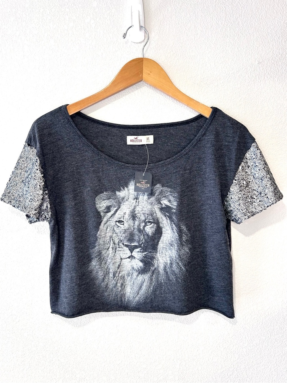 Hollister NWT Lion Graphic Sequin Crop Tee Y2K 2000s Festival Party Size XS